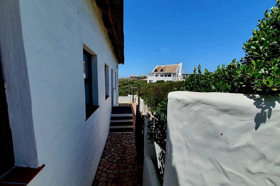 5 Bedroom Property for Sale in Boggomsbaai Western Cape